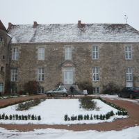 Façade principale château d'Ecutigny 